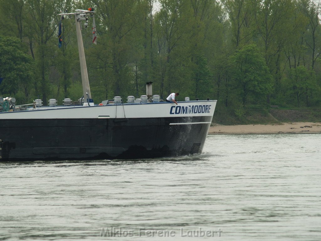 Schiffs Havarie bei Godorf  P157.JPG